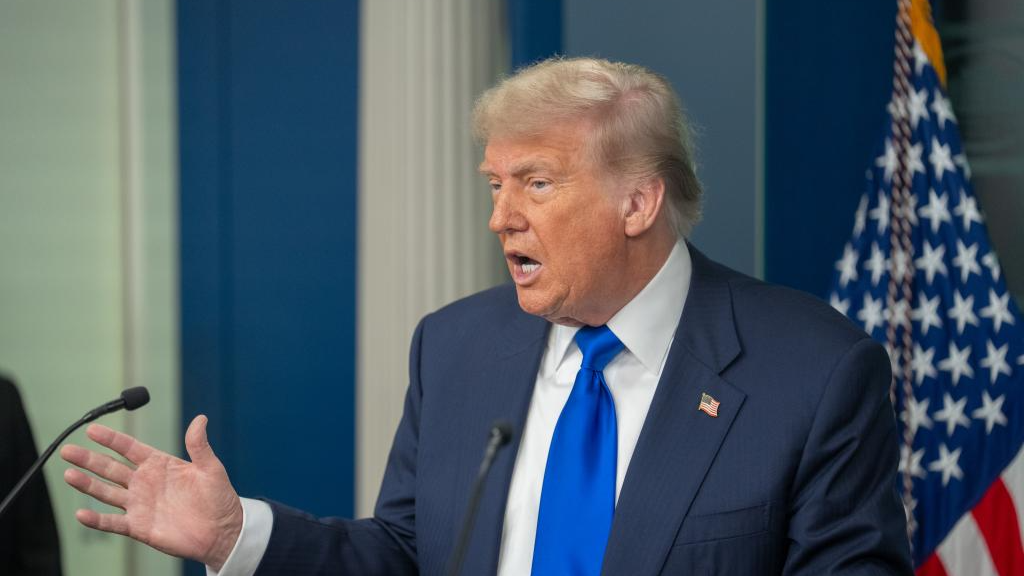 猛烈批判欧洲，不再将俄列为“直接威胁”，特朗普2.0全球战略大转向？