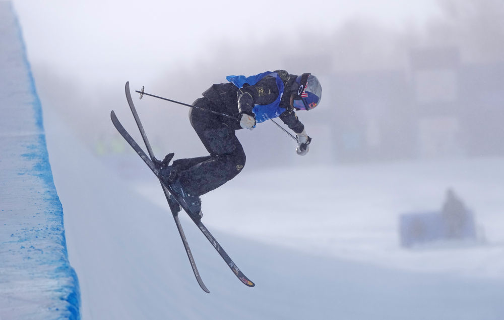 12月13日，谷爱凌在比赛中。新华社记者　王鹏　摄