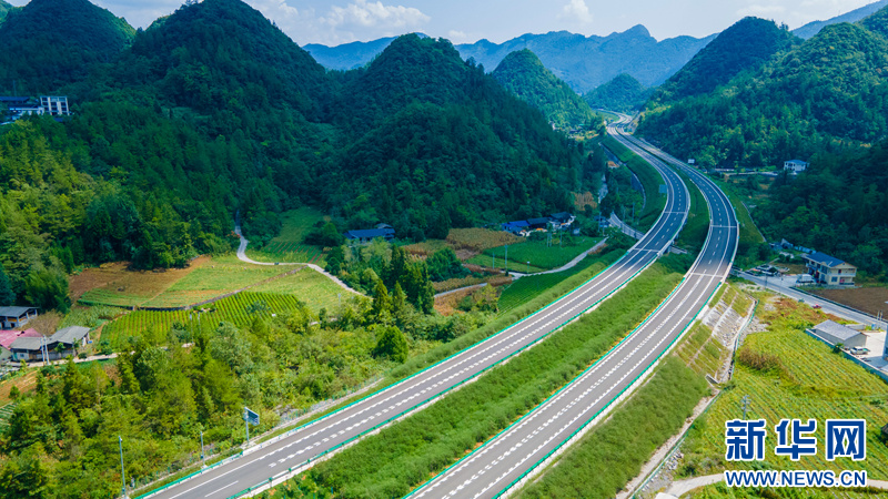图为宜来高速鹤峰东段。新华网发（湖北交投集团供图）