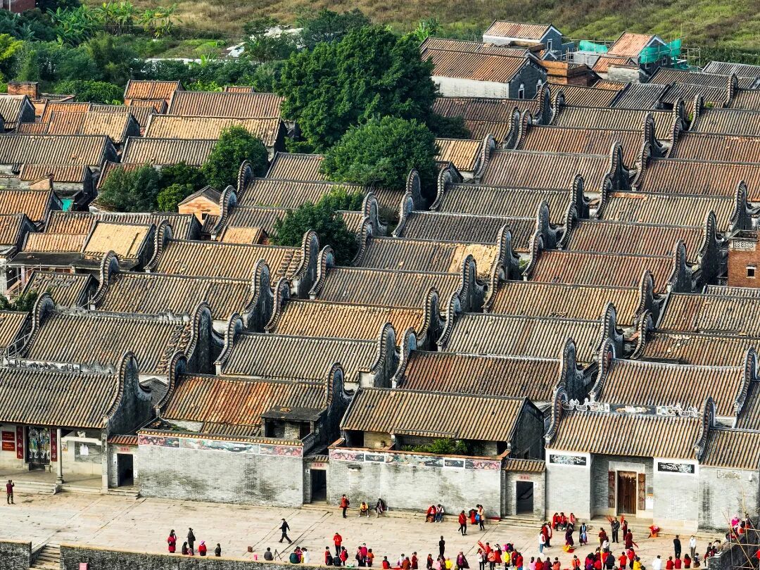 乐平大旗头古村拥有岭南规模最大的镬耳屋建筑群