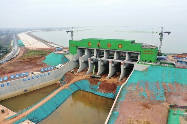 白龟山水库除险加固工程施工现场（2025年11月12日摄）。彭可 摄