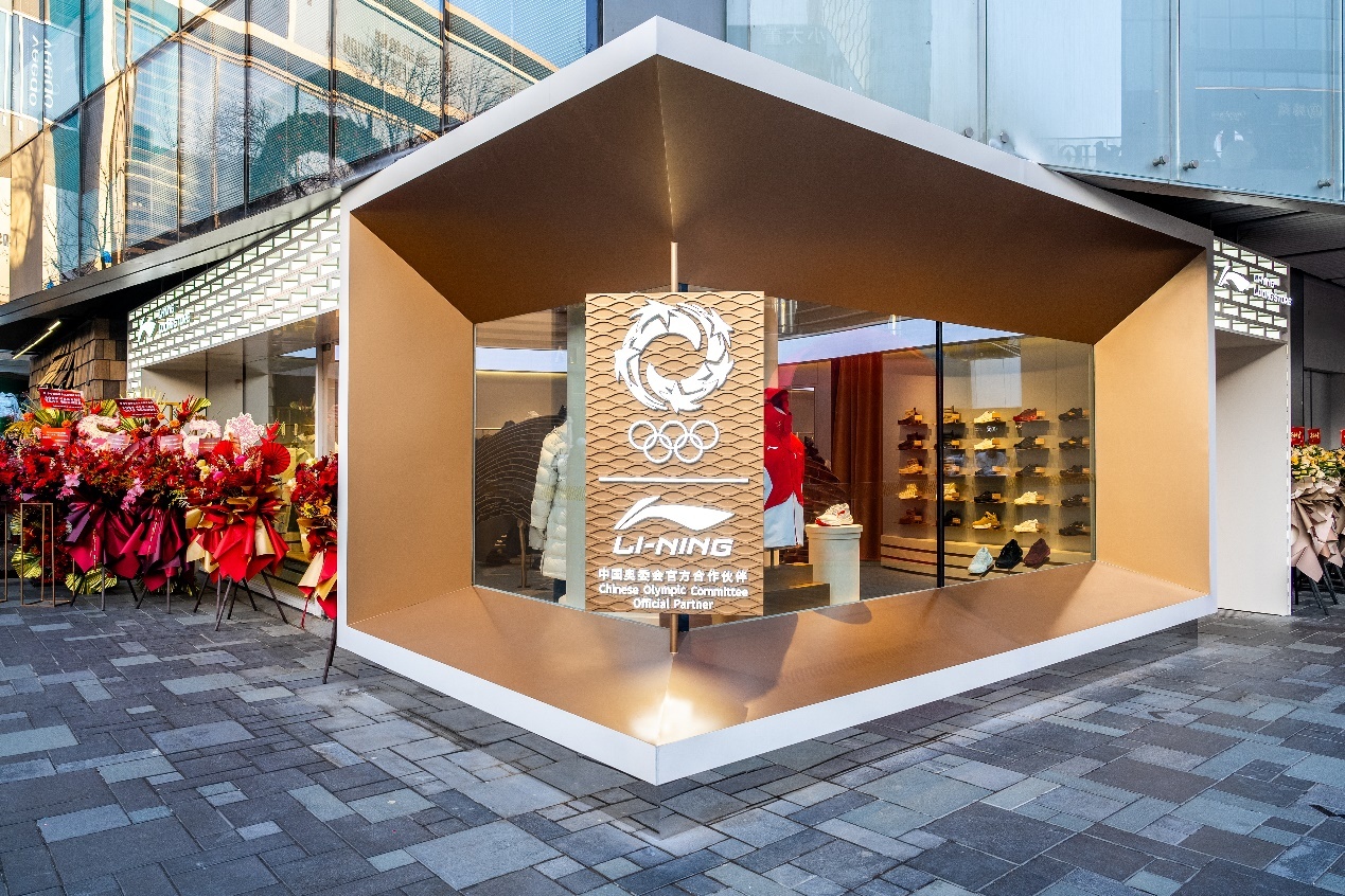 李宁全球首家龙店开业,正式发布全新荣耀金标产品系列