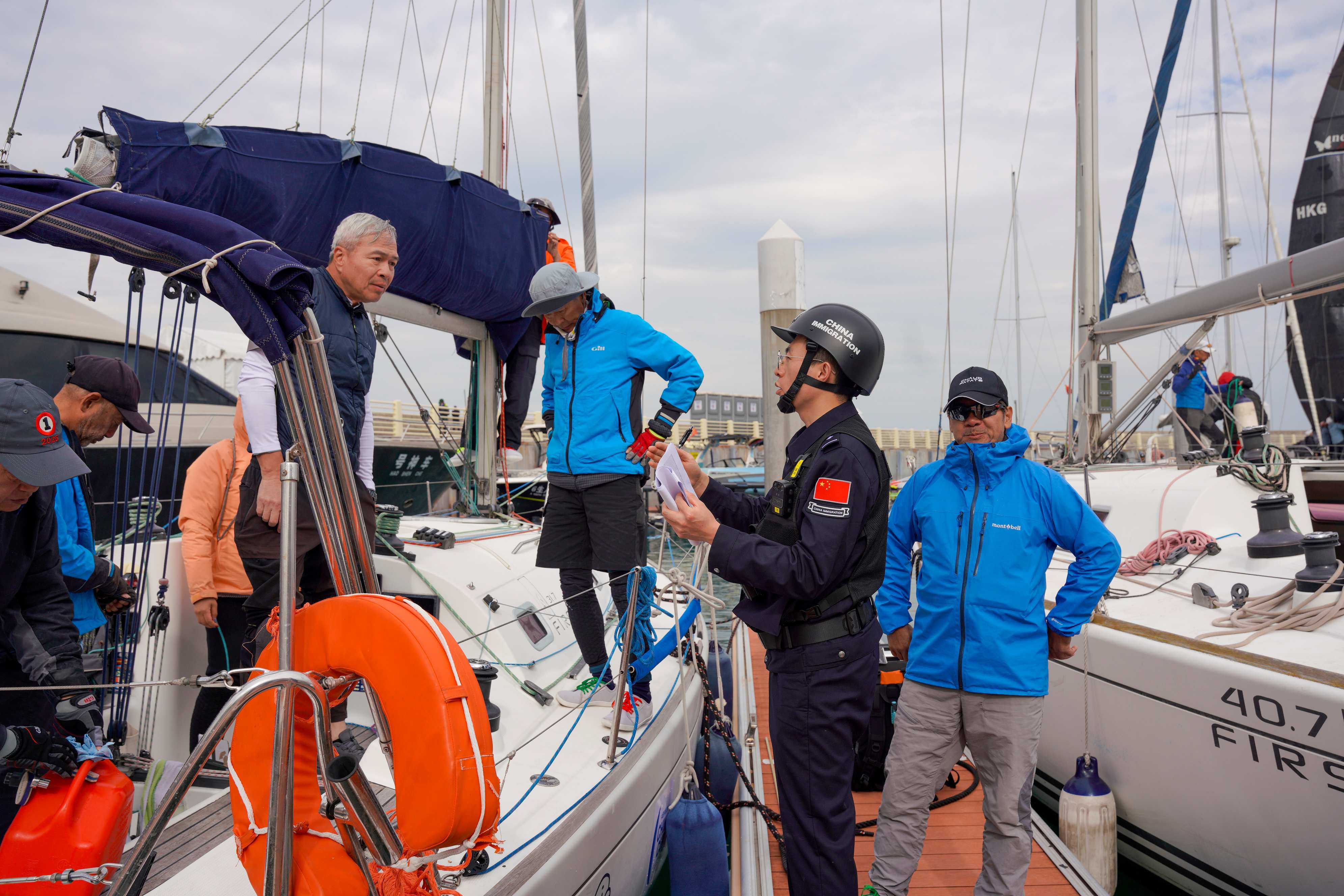 风帆过处，藏蓝身影忠诚守护 深圳边检总站盐田边检站全力保障中国杯帆船赛