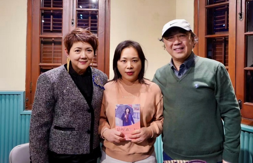 温迪雅与本文作者夫妇