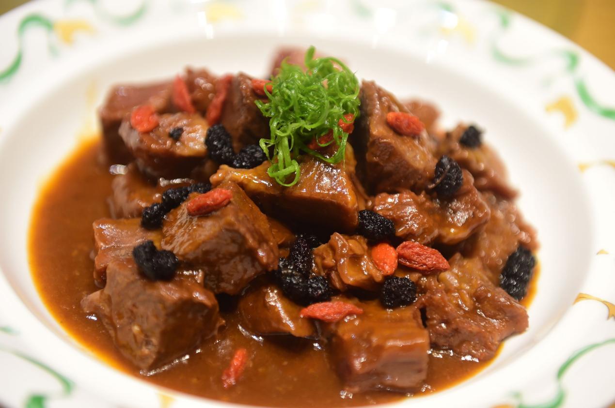 杞葚双仁牛肉煲。