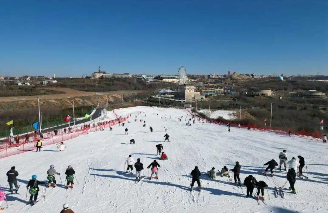 白鹿原冰雪欢乐谷体验区