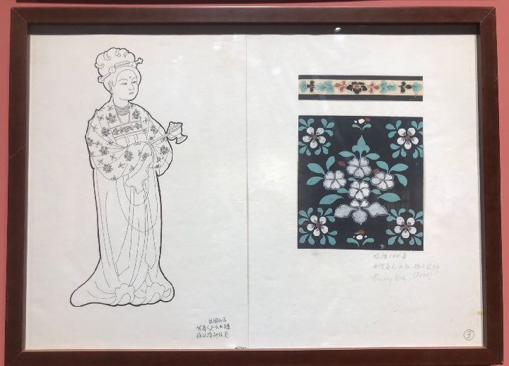 常沙娜从敦煌壁画供养人服饰上选取的花朵纹样（资料照片）　新华社记者　张玉洁　摄