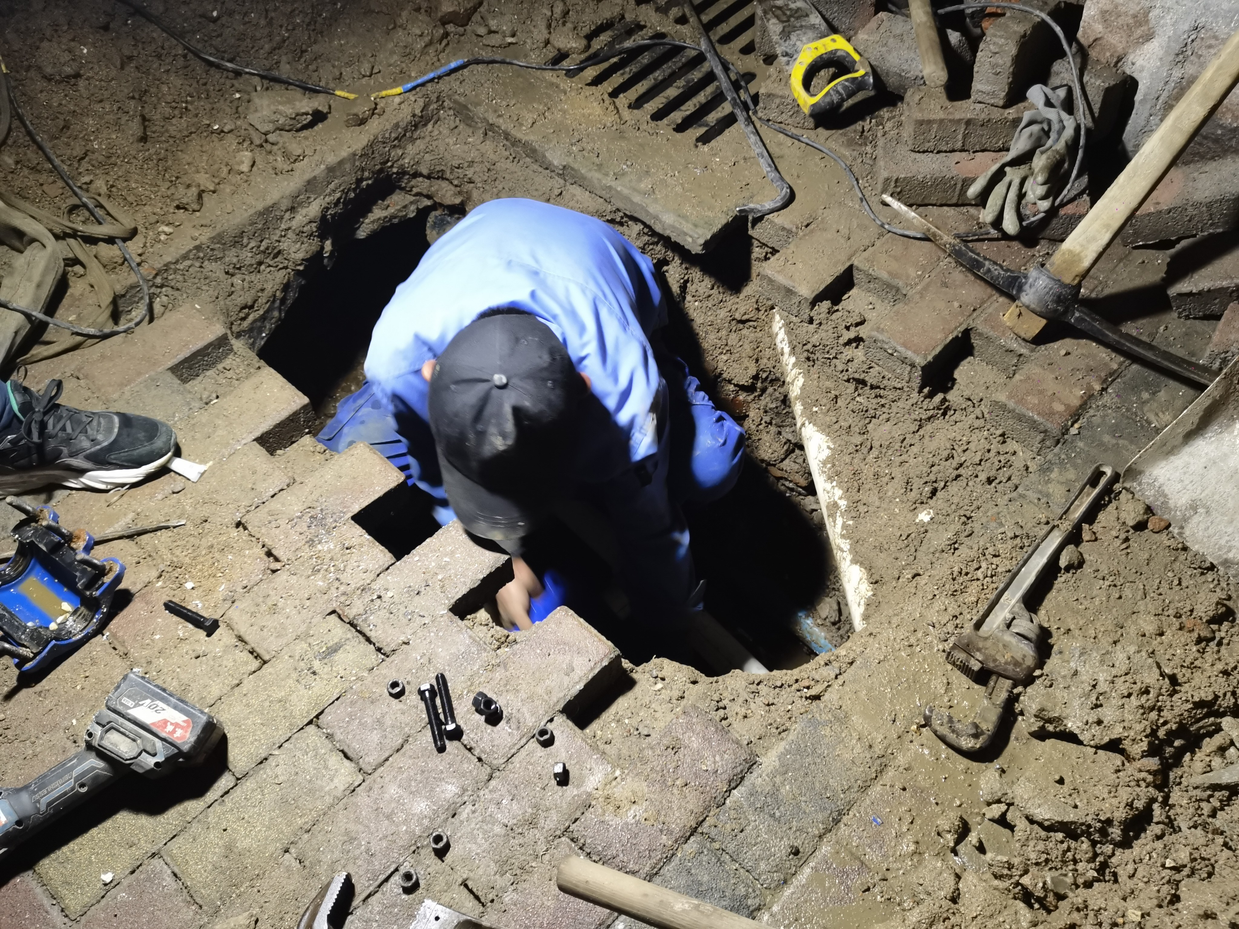 暖心台东 | 极速响应!台东街道高效办结水管爆裂抢修民生事