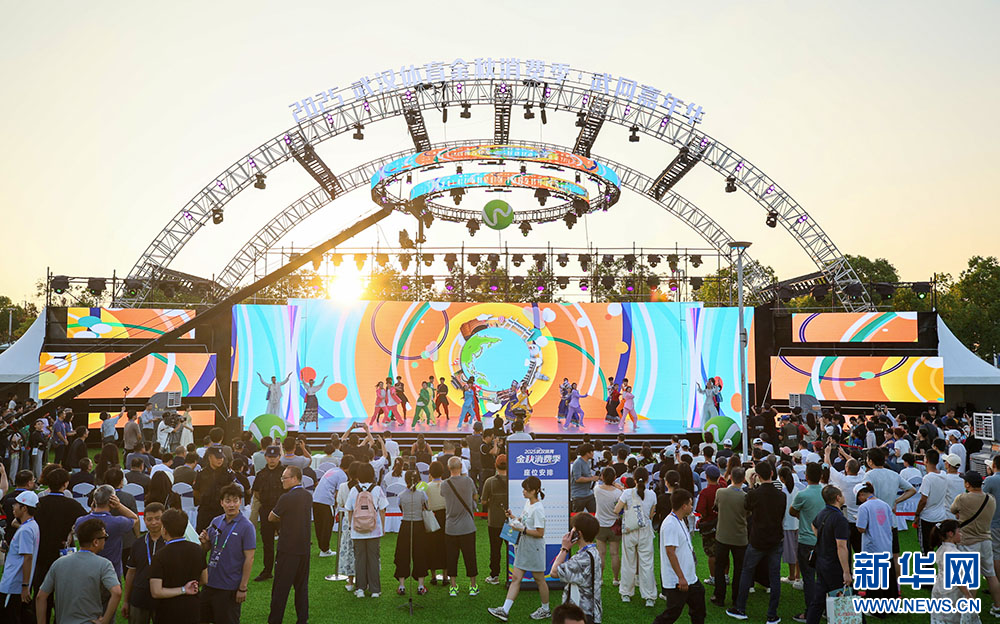 10月6日，2025武汉体育金秋消费季&middot;武网嘉年华开幕。新华网发（武汉网球公开赛组委会供图）