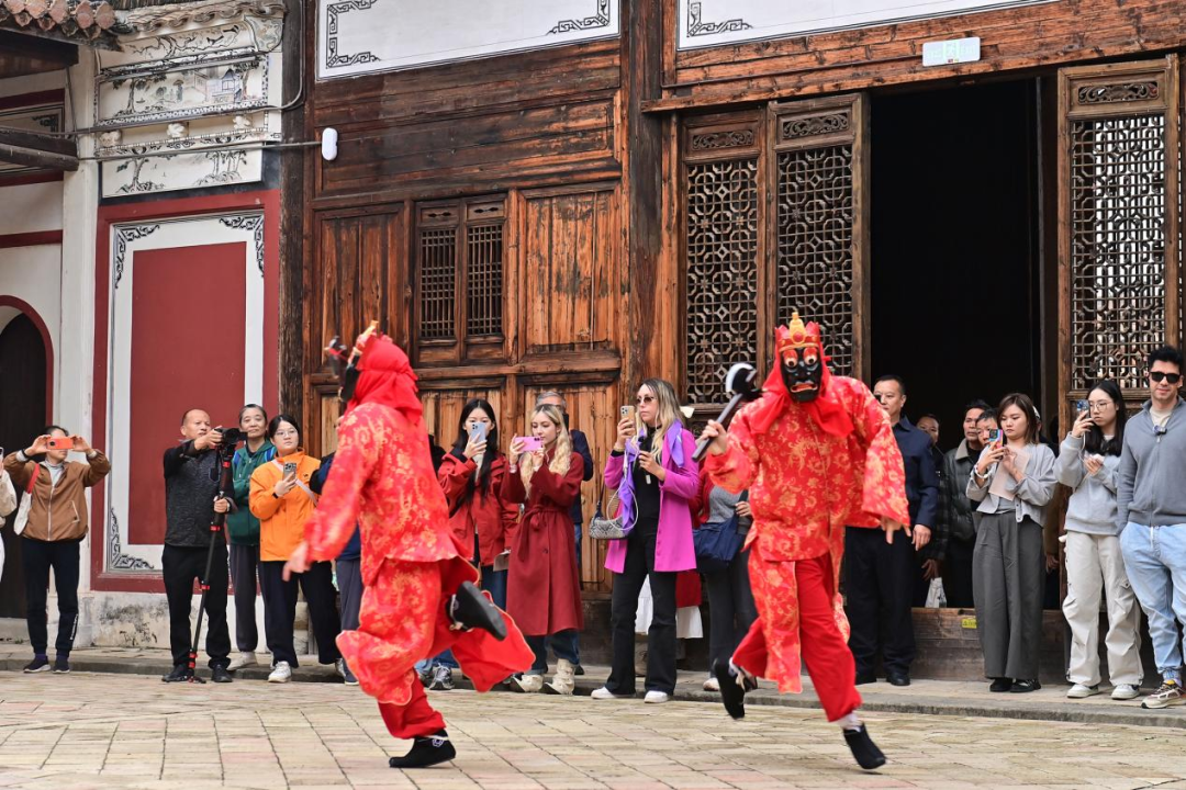 万载傩舞表演。邓龙华 摄