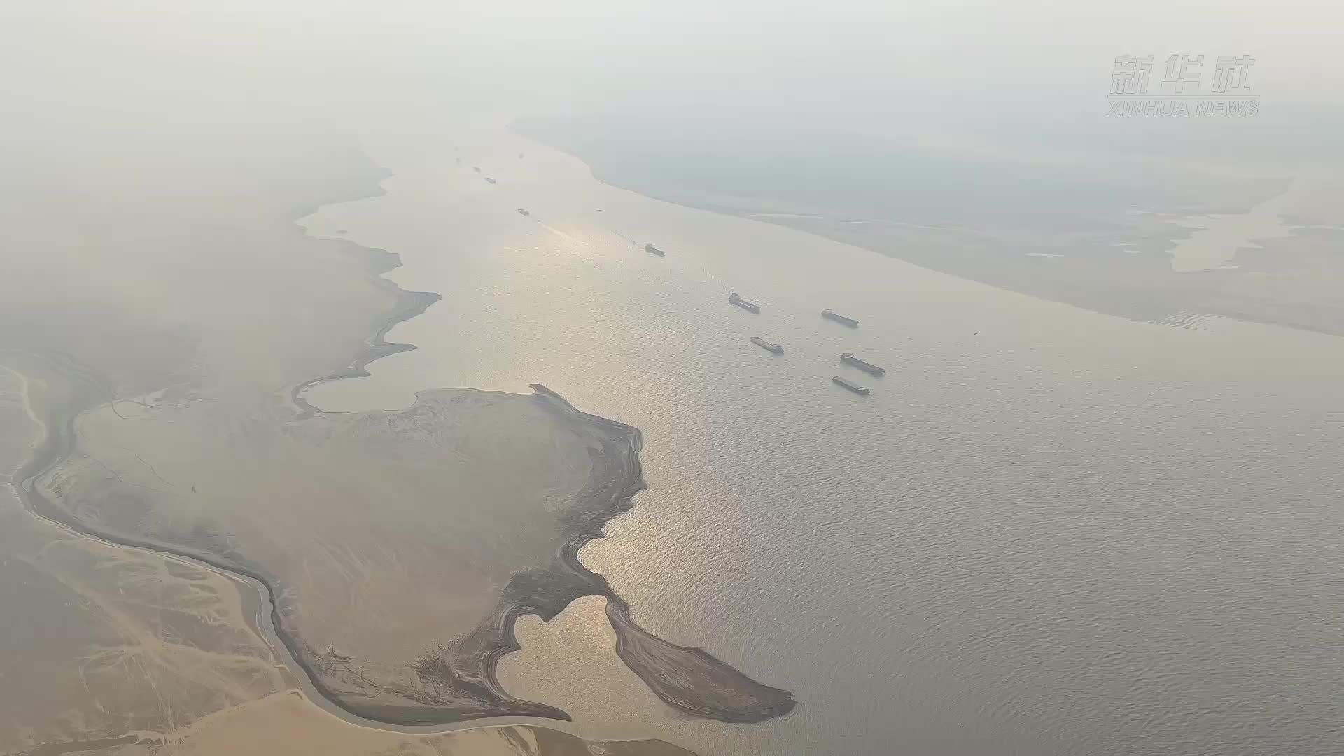鄱阳湖跌破极枯水位