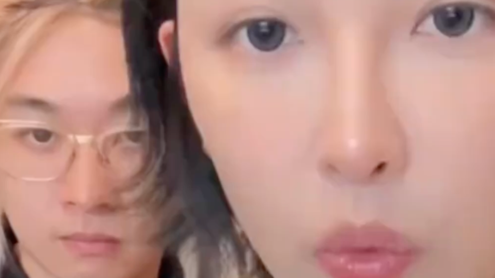 “结婚时丈夫亲手打造，意义重大”，网红博主4斤重黄金凤冠在免费展览时被男童损毁，律师：责任或应分属监护与策展方