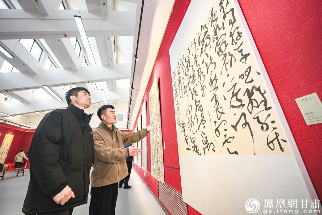 展览吸引书法爱好者观展学习