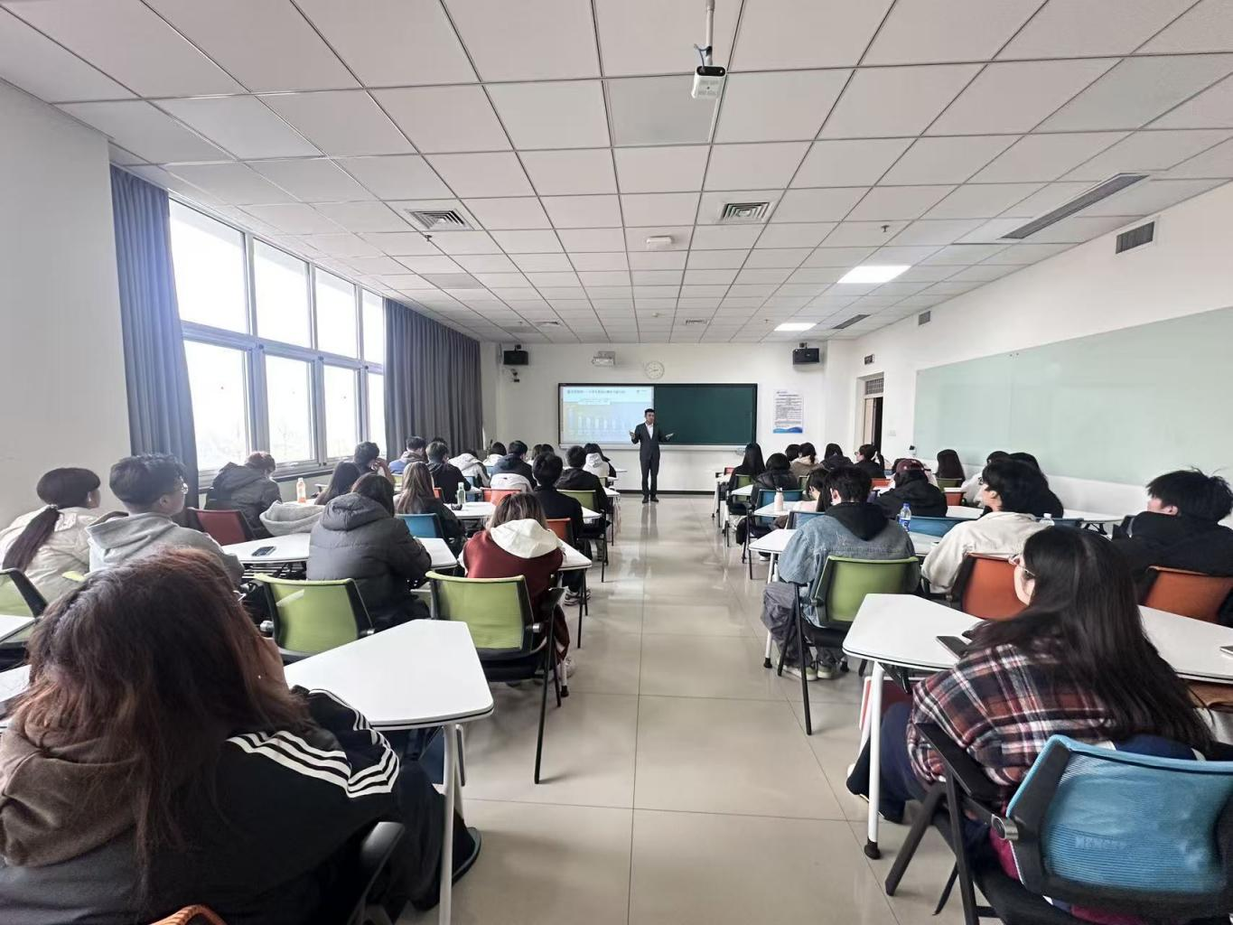 中信银行石家庄分行联合河北金融学院成功举办“解锁留学路 护航留学梦”联学联建主题活动