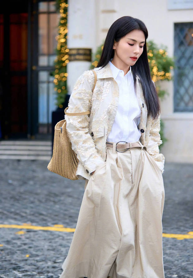 刘涛穿搭时髦,松弛感拉满。