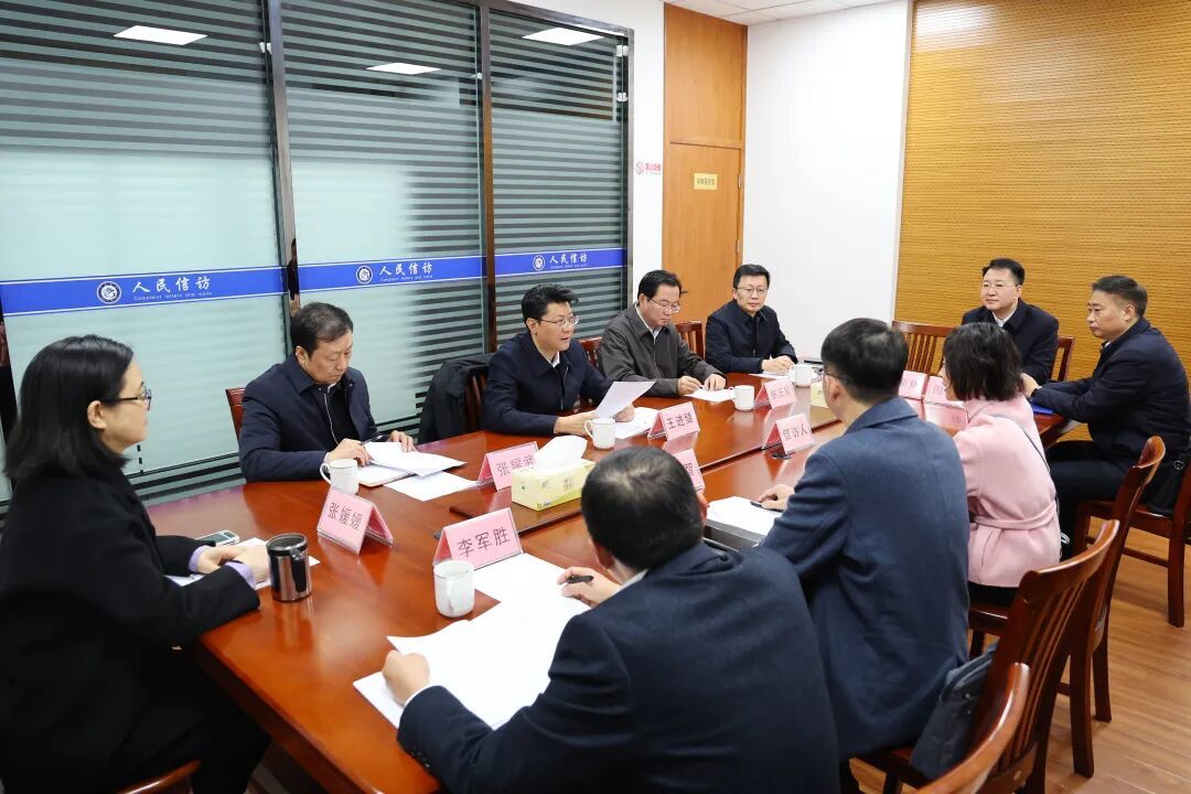 王进健接待信访群众