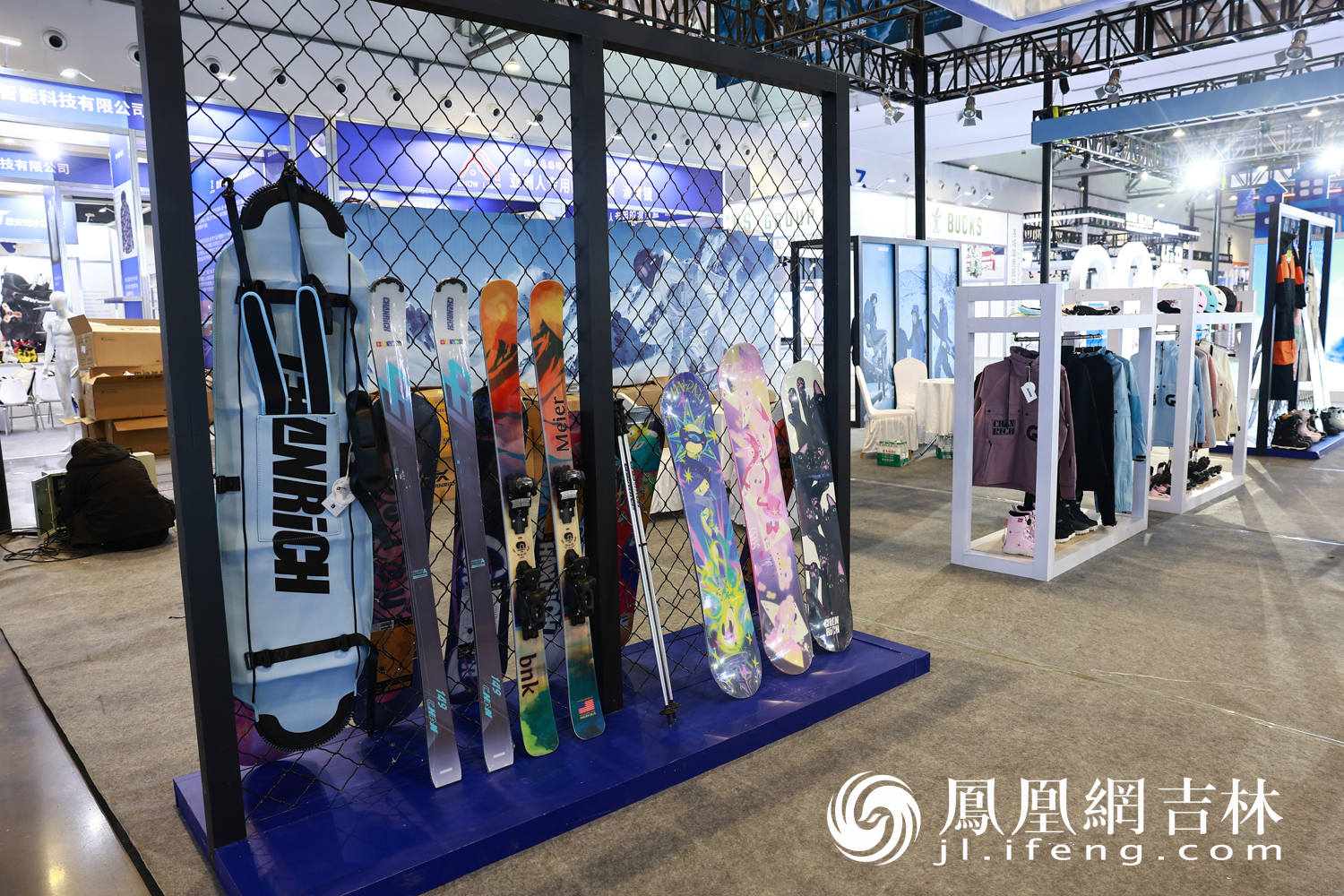 吉林雪博会18日启幕 展馆商品点燃冬日热情