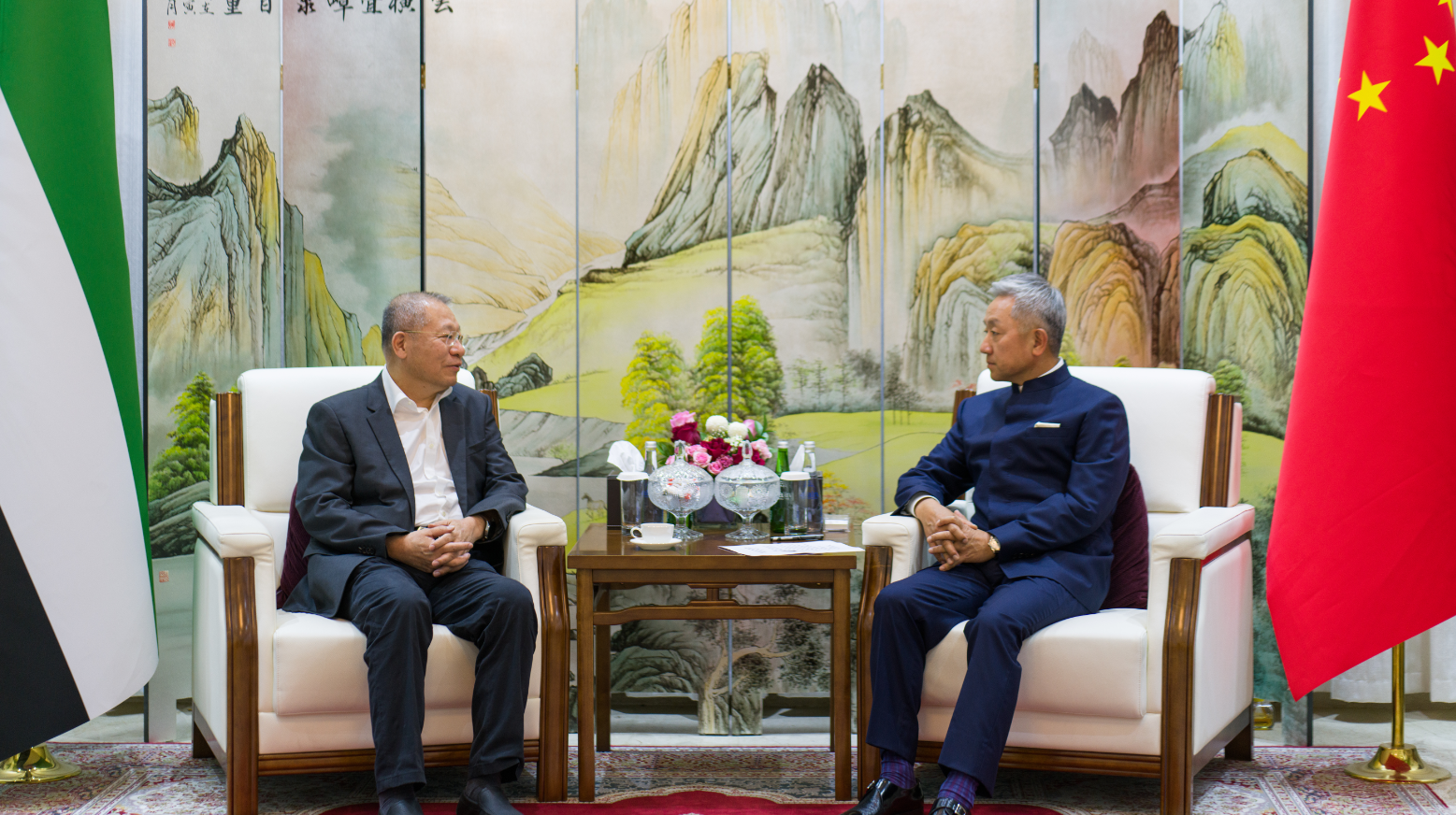 孙玉胜（左）与张益明会谈。