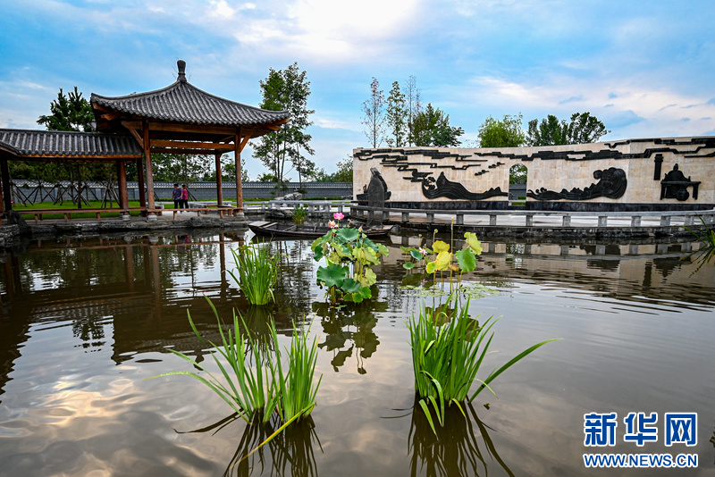 图为福银（福州至银川）高速安陆服务区（2025年9月20日拍摄） 吴迪摄 新华网发 （湖北交投集团供图）