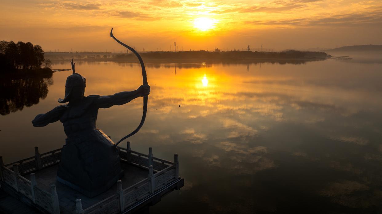 12月16日拍摄的武汉市东湖风景区一角(无人机照片)。新华社记者 肖艺九 摄