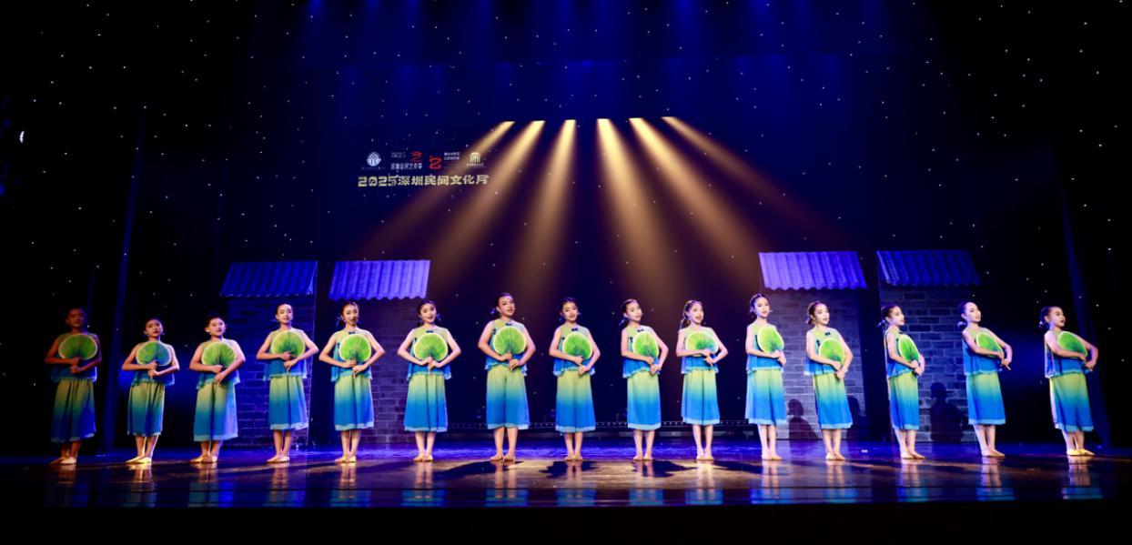 表演唱《莫负中华满庭芳》