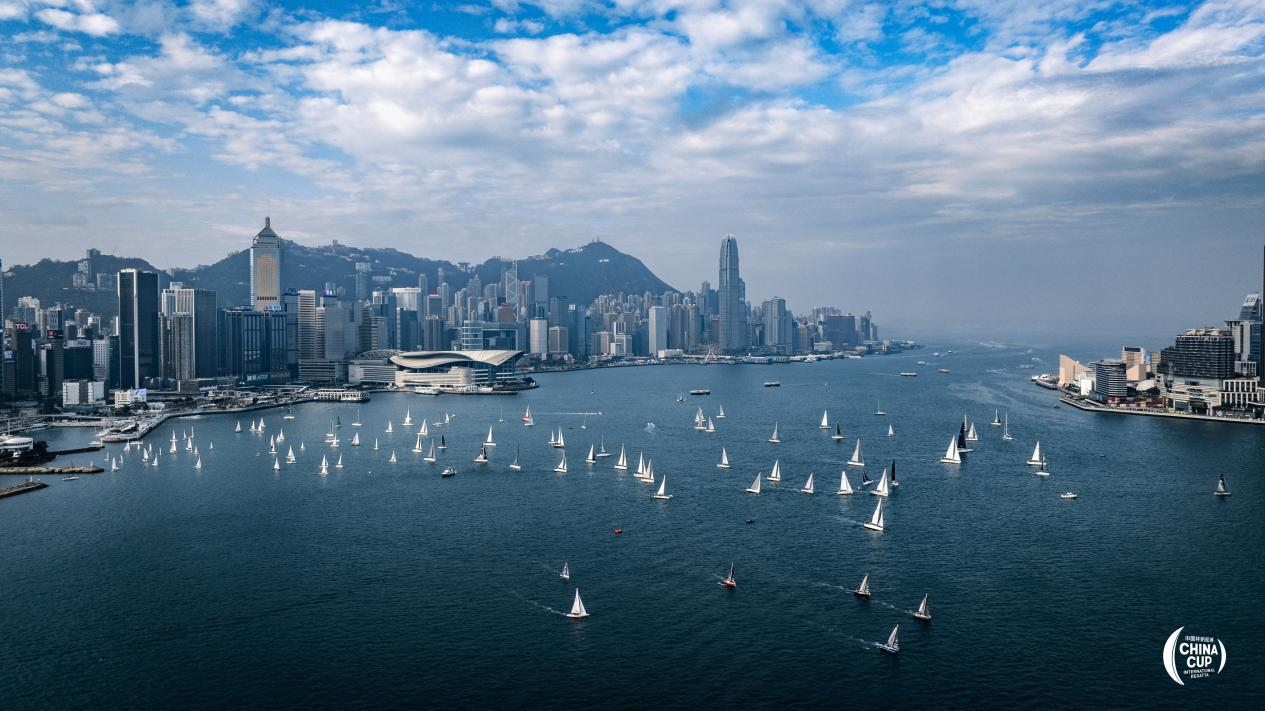 香港环岛大赛 维多利亚港赛段比赛画面（图片来源：中国杯帆船赛）