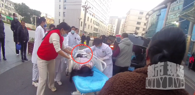 南昌早高峰一临盆孕妇羊水破裂 铁骑开道9分钟护送至医院门口