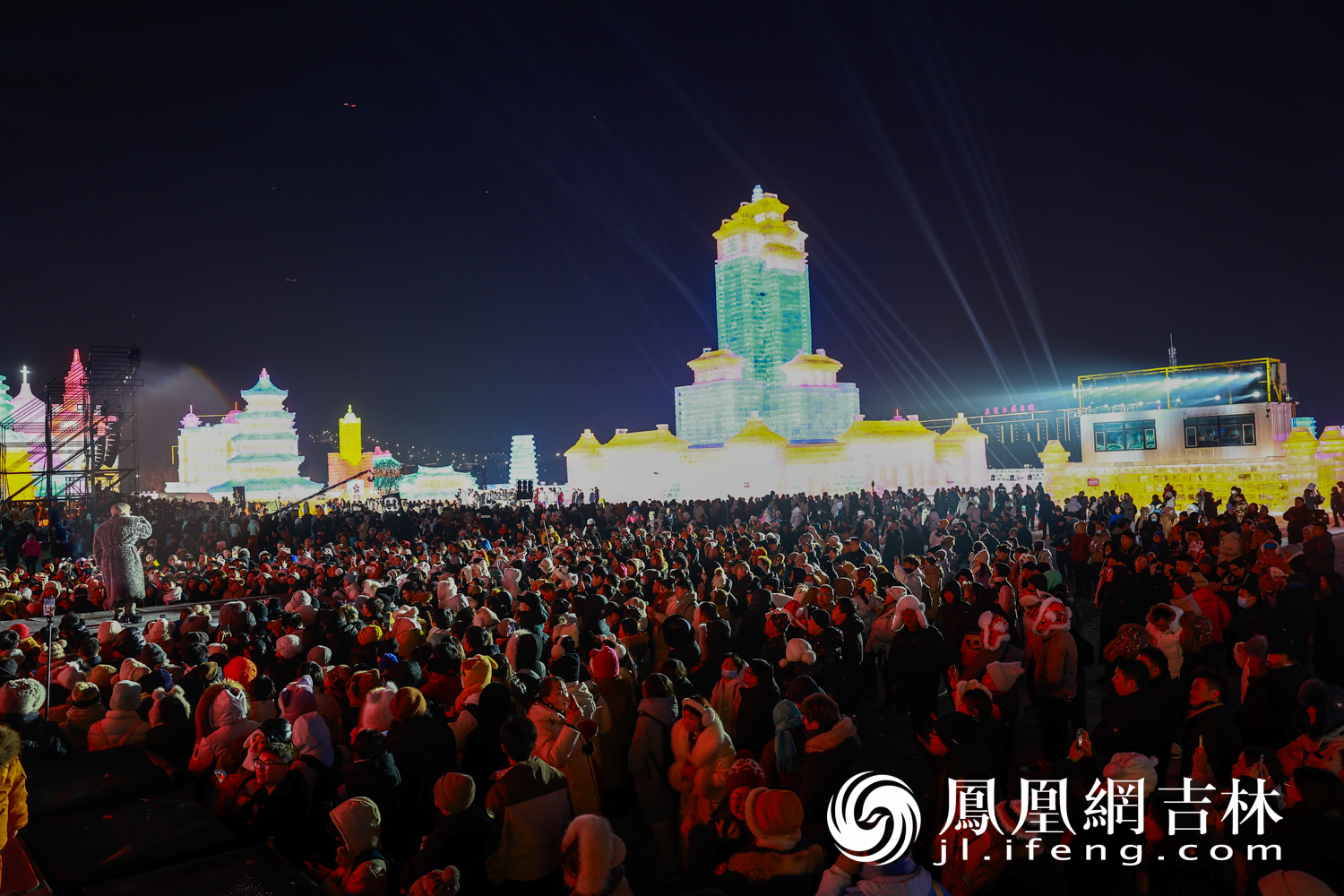 图集│长春冰雪新天地开门迎客 点亮北国冬夜