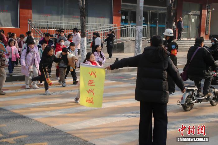 图为郑州市儿童友好斑马线。　郑州市妇联 供图