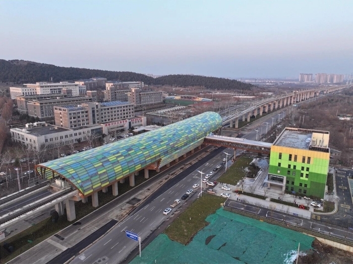 8号线彩龙路站围挡拆除后