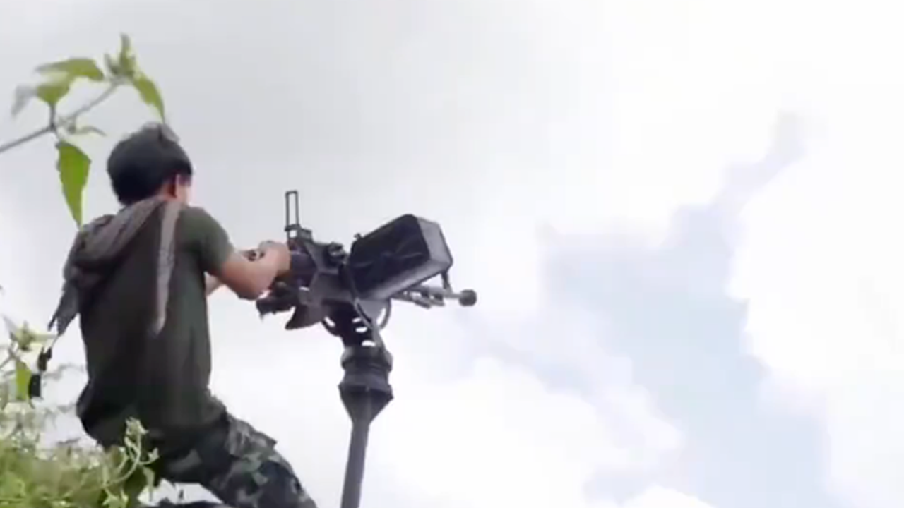柬埔寨重机枪手向泰国F-16战机猛烈开火