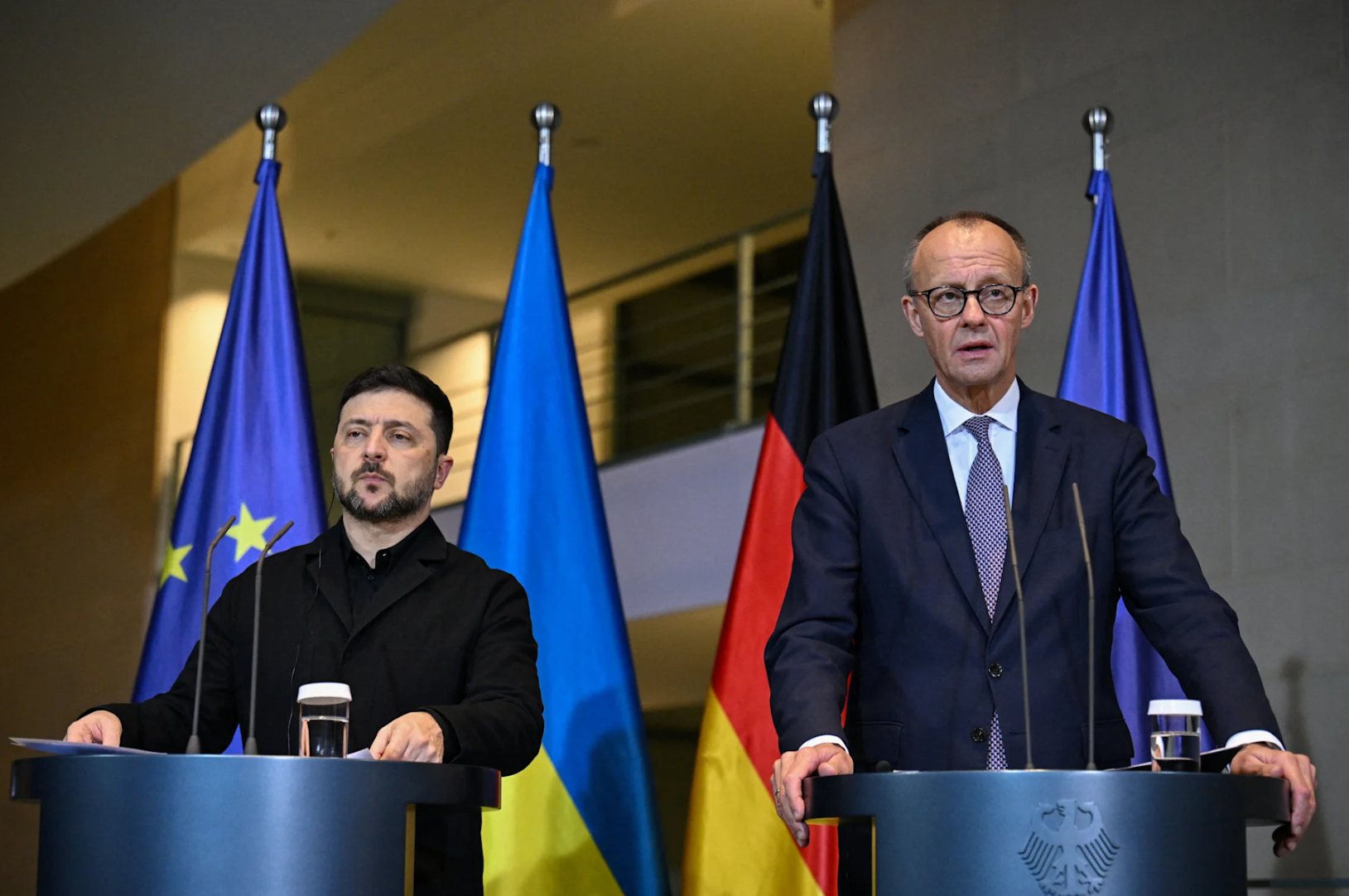 △当地时间15日，乌克兰总统泽连斯基与德国总理默茨在柏林举行联合记者会