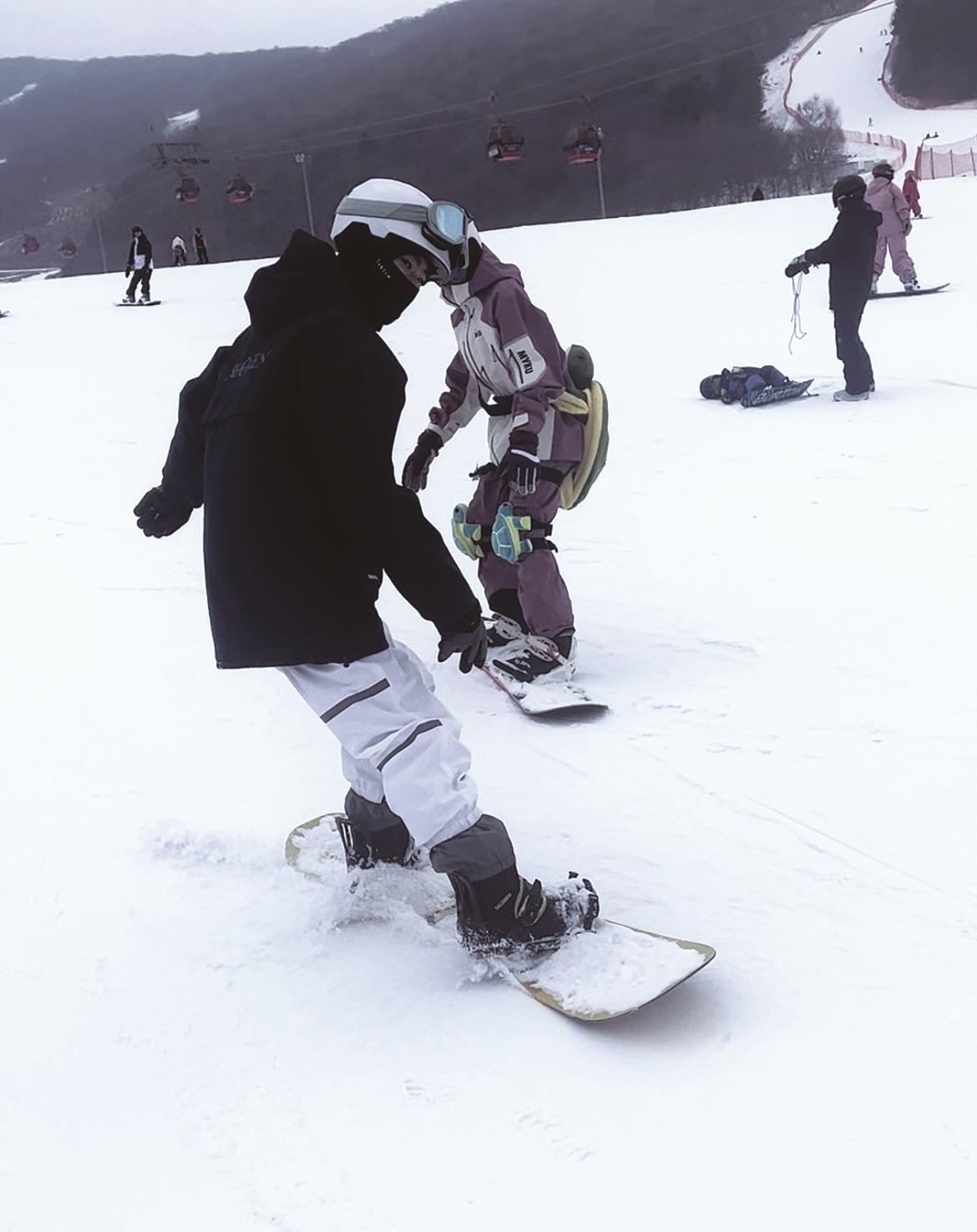 近年来，冰雪运动已经成为吉林市青少年的“必修课”。张添奥 摄