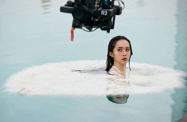 蔡依林侧颜精致,状态在线。