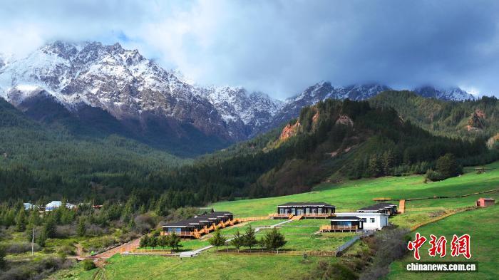 2025年8月,马蹄石窟旅游区内的“星空营地”。肃南县委宣传部供图