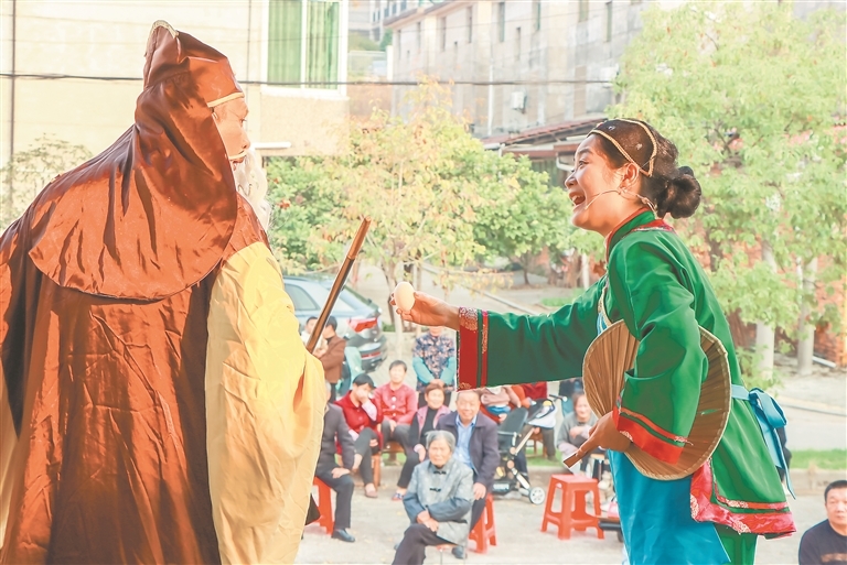 送戏下乡（图）