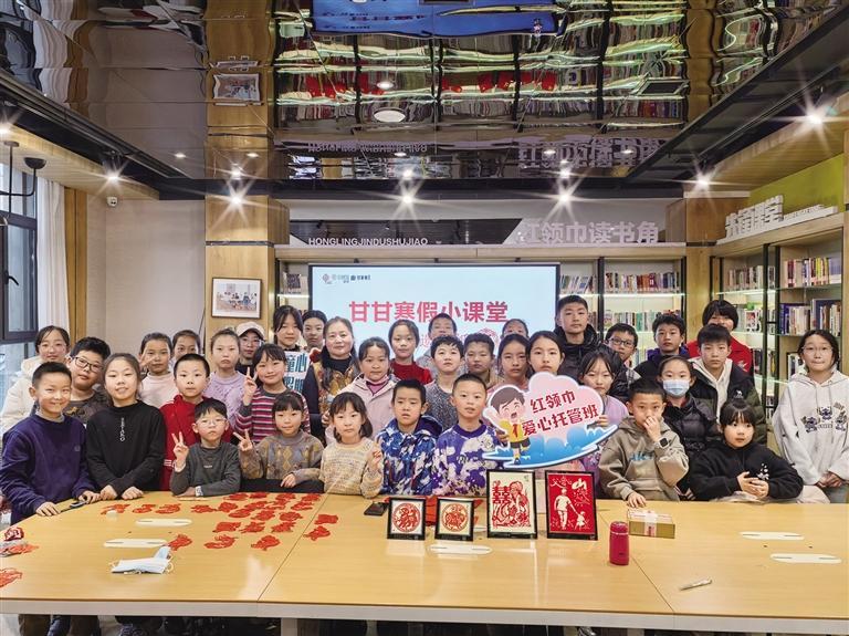 甘家巷社区“智趣培育”课堂