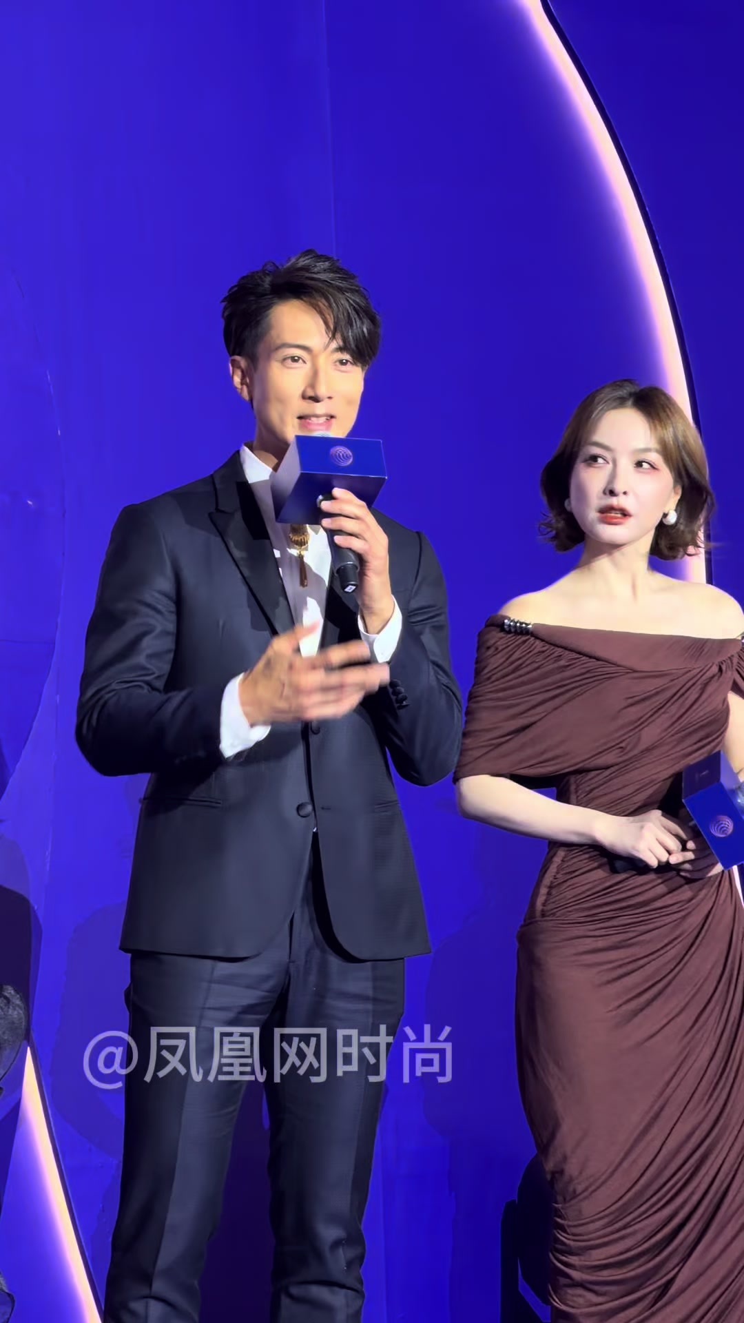 吴尊吴昕 双“吴”同框！状态都太能打了今日活动现场吴尊、吴昕惊喜同框！帅哥美女我都笑纳了 #吴昕 #吴尊 #明星现场 #养眼