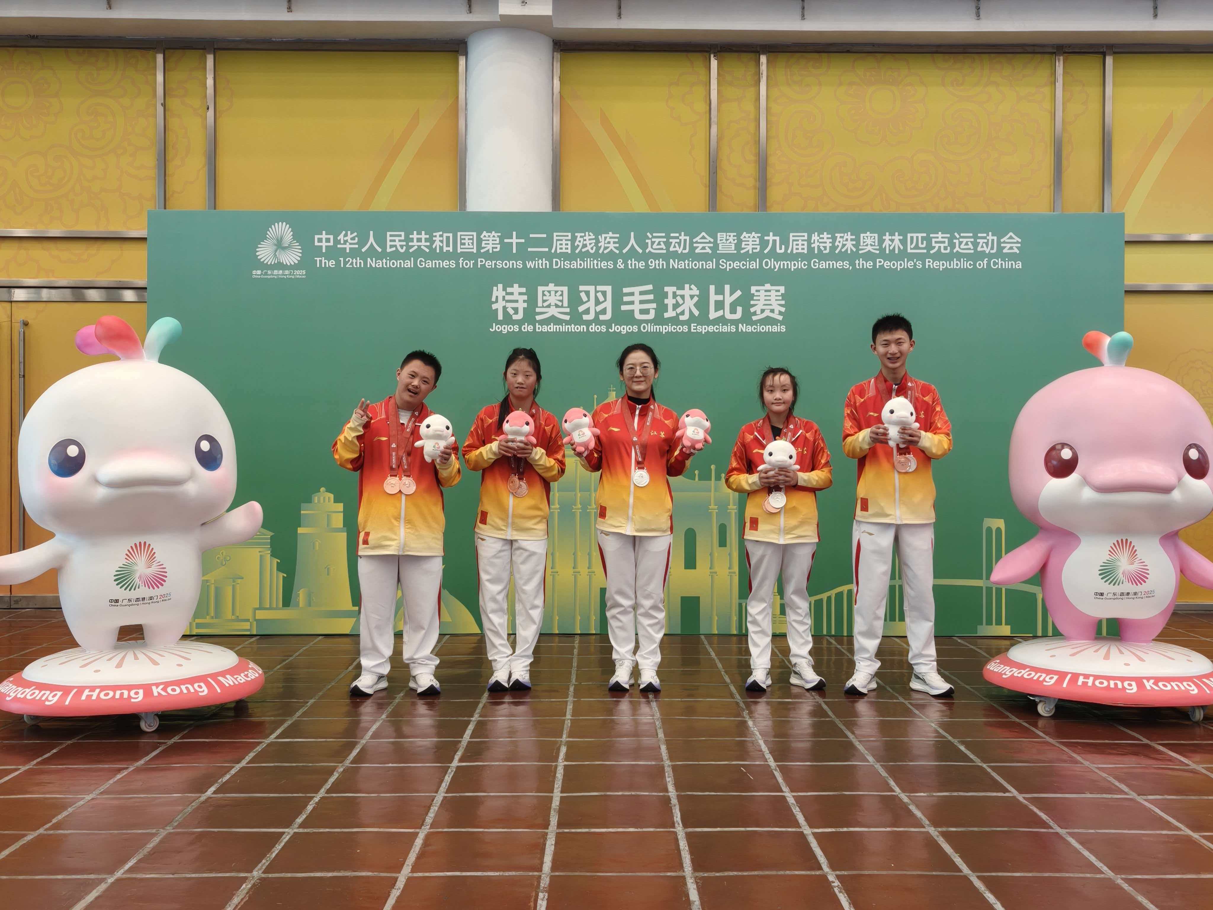 羽翼渐丰时:四位特殊少年的特奥行与他们的“教练妈妈”陆娇