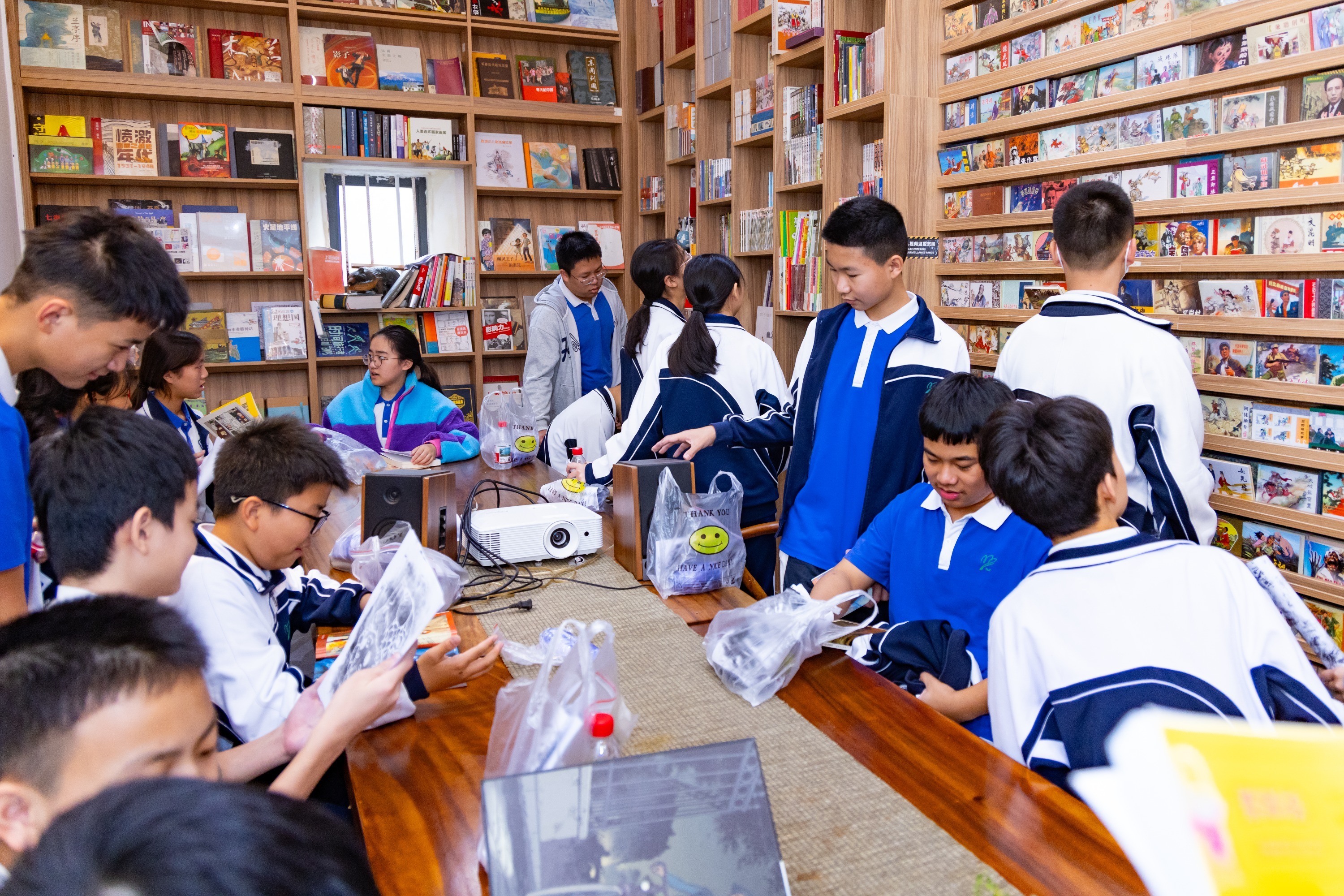 在400年古村，解锁“破次元”美学！福城实验学校学子赴上围艺术村开启美育新课堂