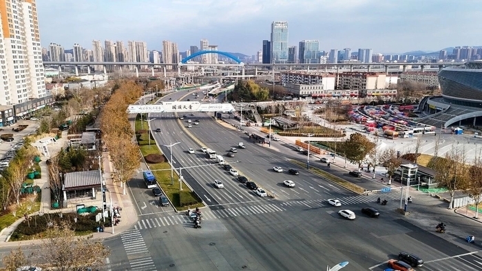 4号线邢村立交桥西站围挡拆除后