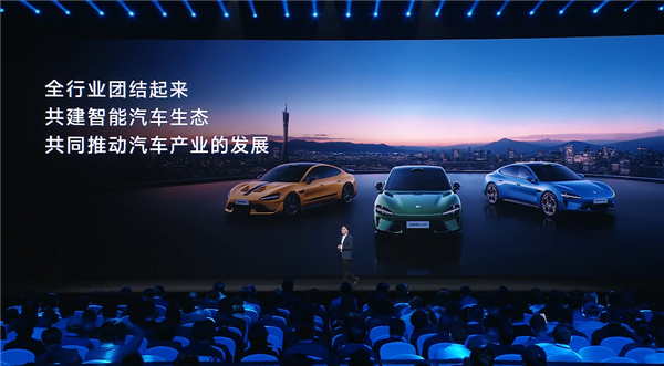 小米官宣:比亚迪方程豹钛7首发适配小米生态接口 支持后排挂载平板