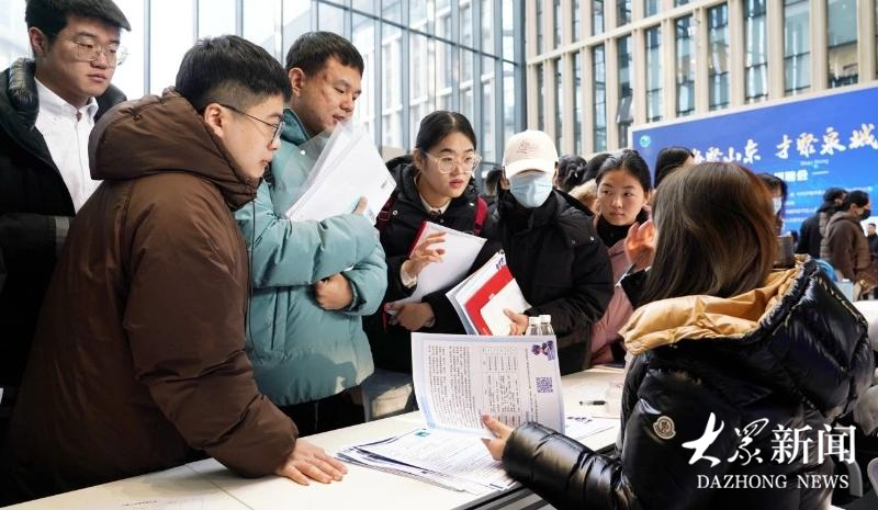 济南市人才服务中心以“才聚泉城”引才品牌为牵引,建立了“人才、高校、企业、园区、产业”五位一体常态化引才机制。