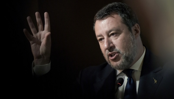 意副总理:拿破仑和希特勒都没能让莫斯科屈服,马克龙、斯塔默和默茨也做不到