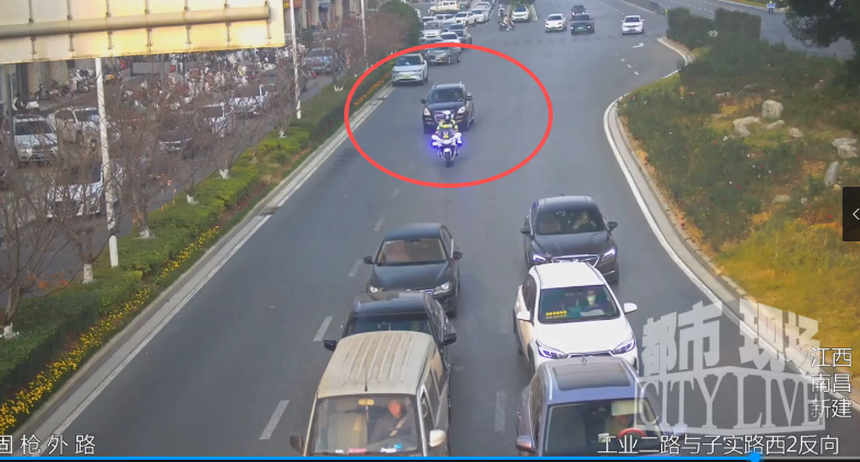 南昌早高峰一临盆孕妇羊水破裂 铁骑开道9分钟护送至医院门口