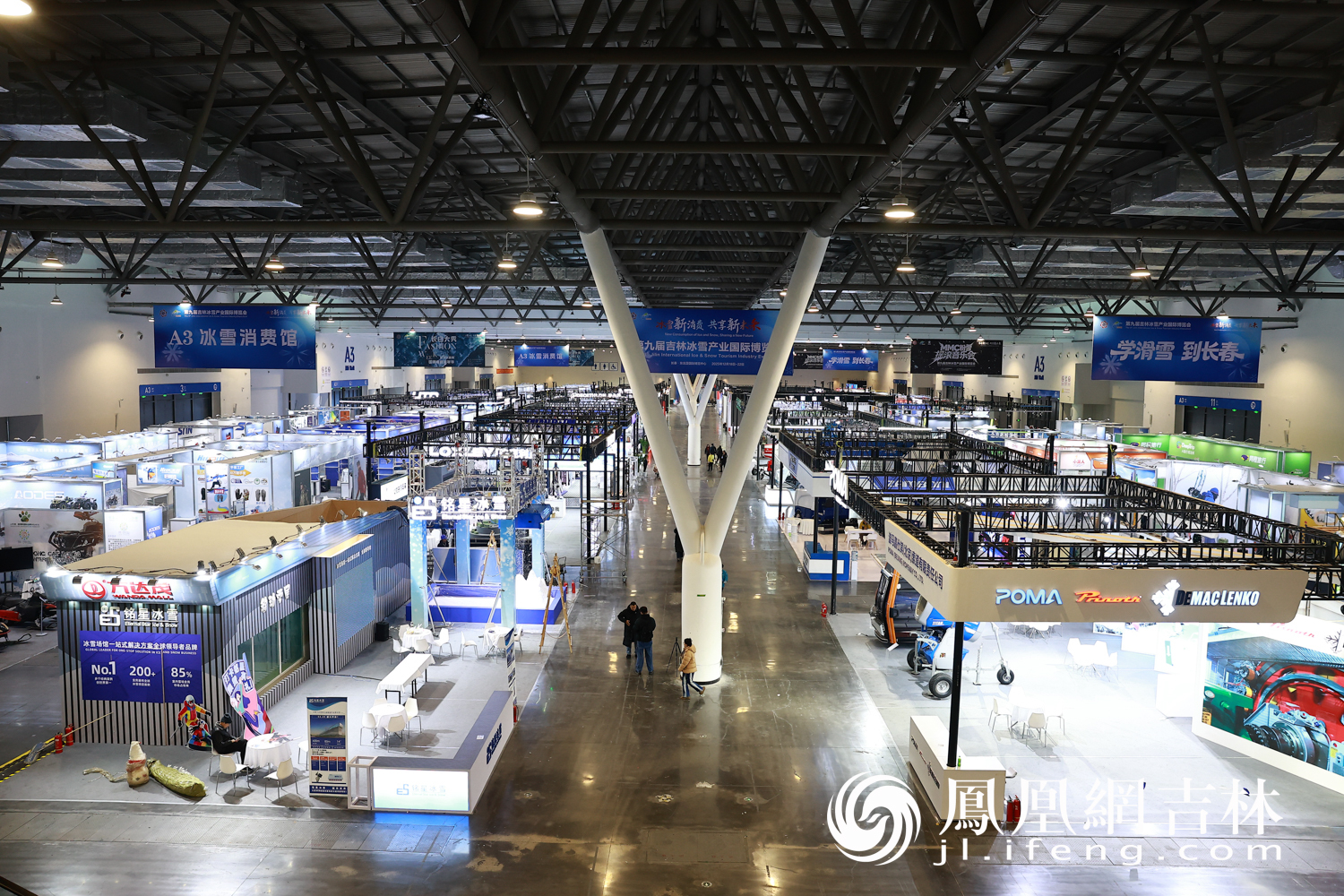 吉林雪博会18日启幕 展馆商品点燃冬日热情