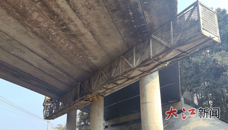 分宜公路分中心完成G220东深线下陂铁路立交桥支座更换(图)