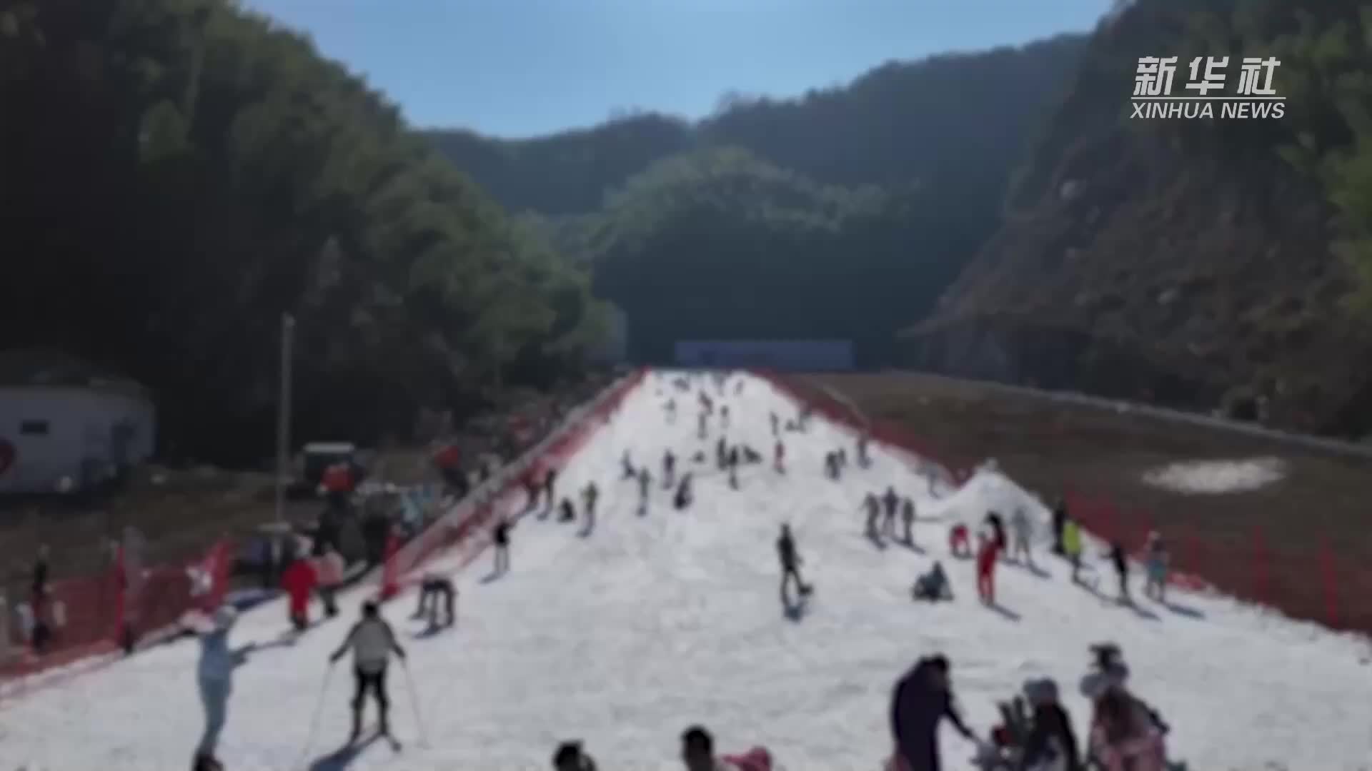 经济政策一线微观察｜从“冷资源”到“热经济”：看2025冰雪产业万亿赛道“新热气”