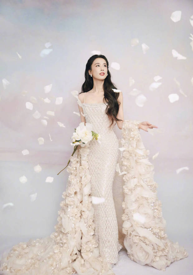 黄圣依时尚表现力超强。