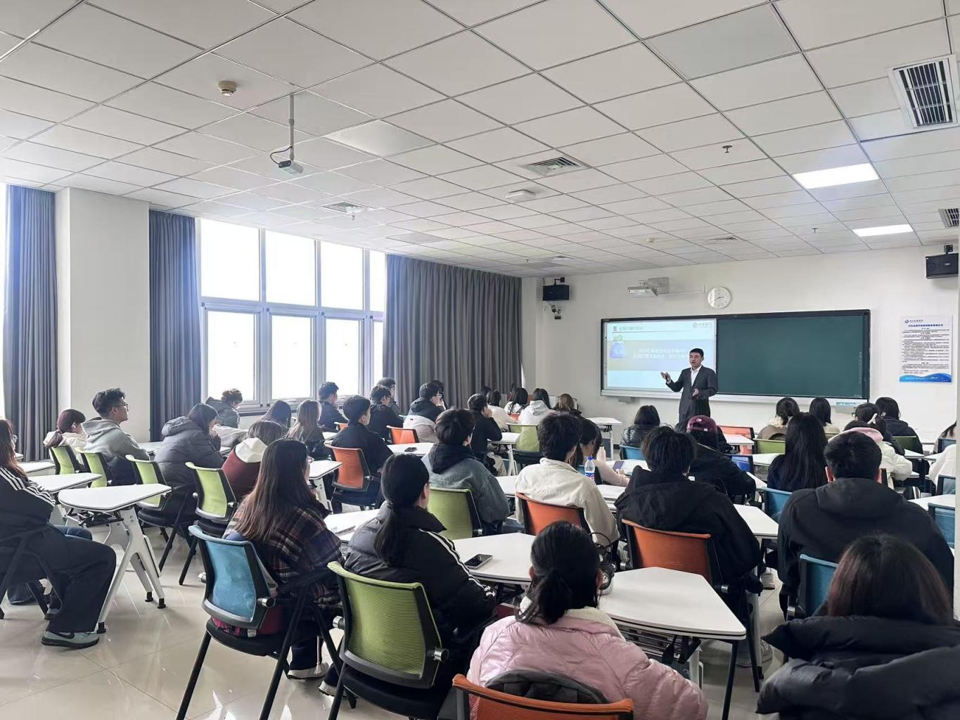 中信银行石家庄分行联合河北金融学院成功举办“解锁留学路 护航留学梦”联学联建主题活动